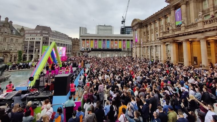 People watching the Birmingham Commonwealth Games