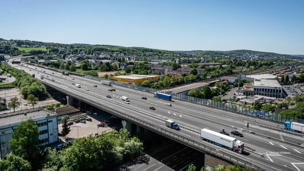 Vehicles crossing the Schwelmetal bridge 