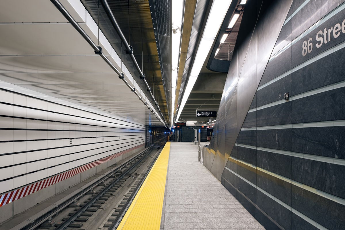 Interior view of one of the stations. Credit: Charles Aydlett courtesy AECOM Arup JV