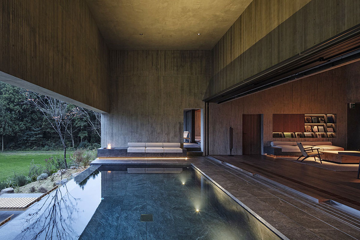 Hotel room with infinity pool